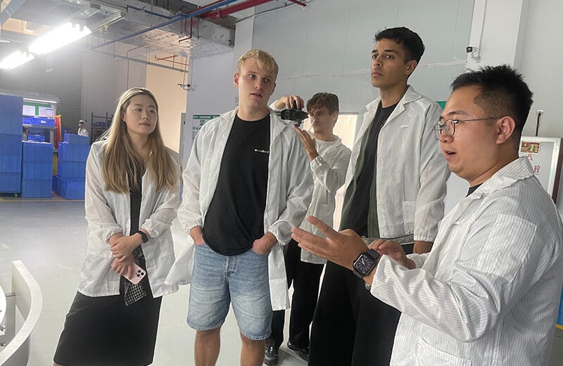 european-clients-visiting-minfutech-robot-vacuum-assembly-line european-clients-visiting-minfutech-robot-vacuum-assembly-line