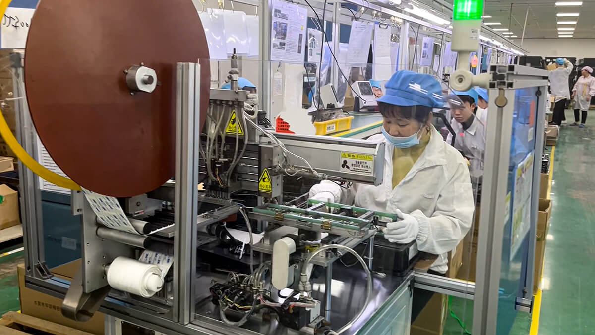 High-speed SMT assembly line manufacturing PCBA motherboards for smart robot vacuums at Minfu Tech