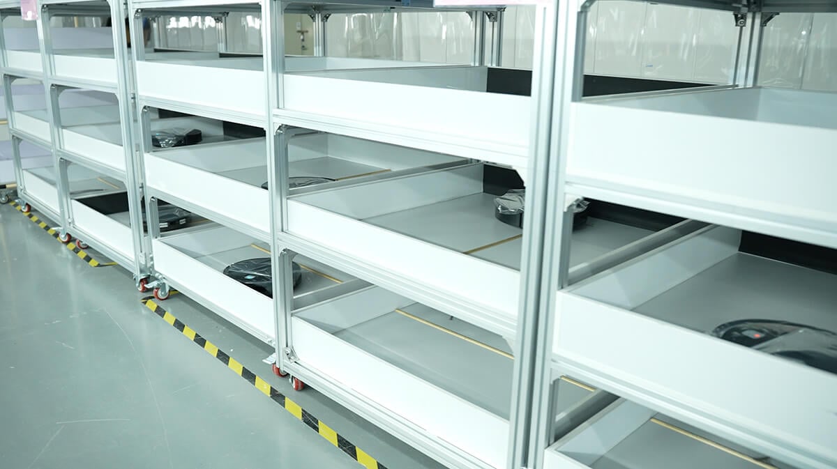 Minfu engineers conducting 500-hour reliability and aging stress tests on robot vacuums