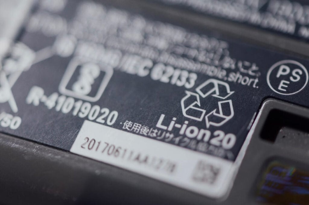 A cordless stick vacuum cleaner battery pack compliance test for Regulation EU 2023 1542.